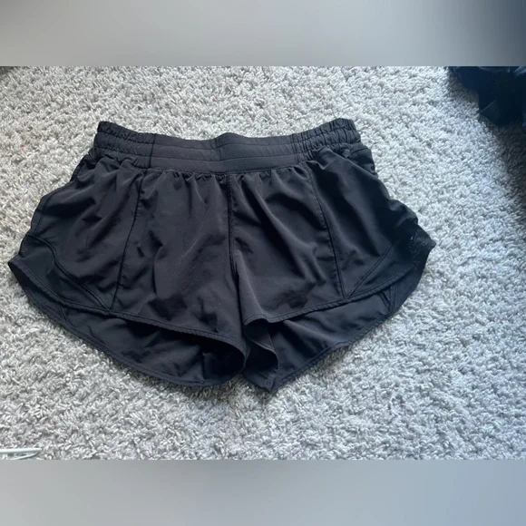 Lululemon black Hotty Hot Low-Rise Lined Short 2.5" - Picture 5 of 7